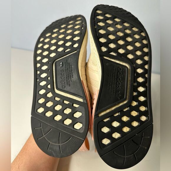 ADIDAS NMD R1 Bliss Tech Soft Pink size 8.5 women’s - Picture 5 of 6